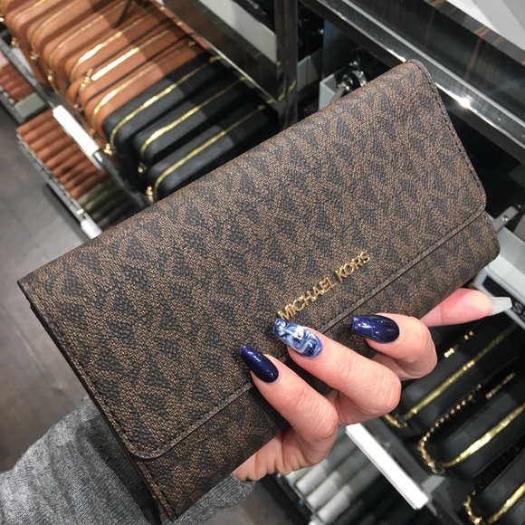 Michael Kors Handbags - SALE Michael Kors Jet Set Travel LG Trifold